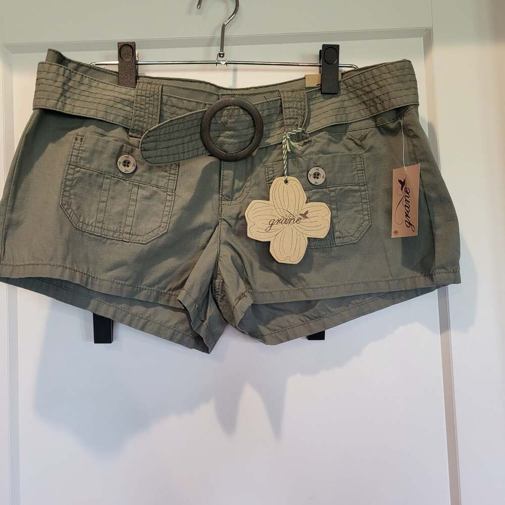 Grane Y2K Deadstock Olive Green Low Rise Belted Cargo Shorts. Size 11